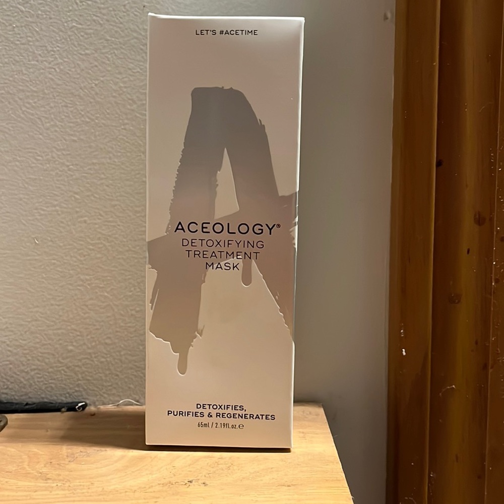 New in box! Aceology detoxifying mask…65 ml full size !